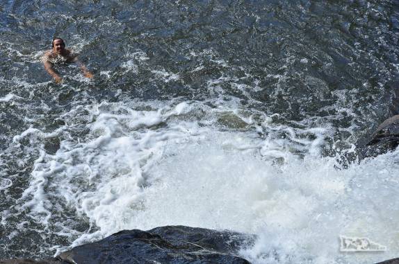 Um delicioso mergulho no Salto del Penitente, na região de Villa Serrana, no Uruguai